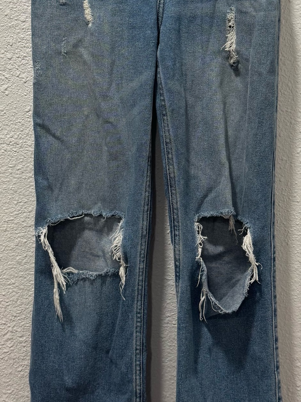 Hollister Women’s Ultra High-Rise Dad Jean | W23 L31 | Color Blue | Ripped